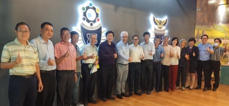 霹:霹雳华校董联会:培养本地华语文师资