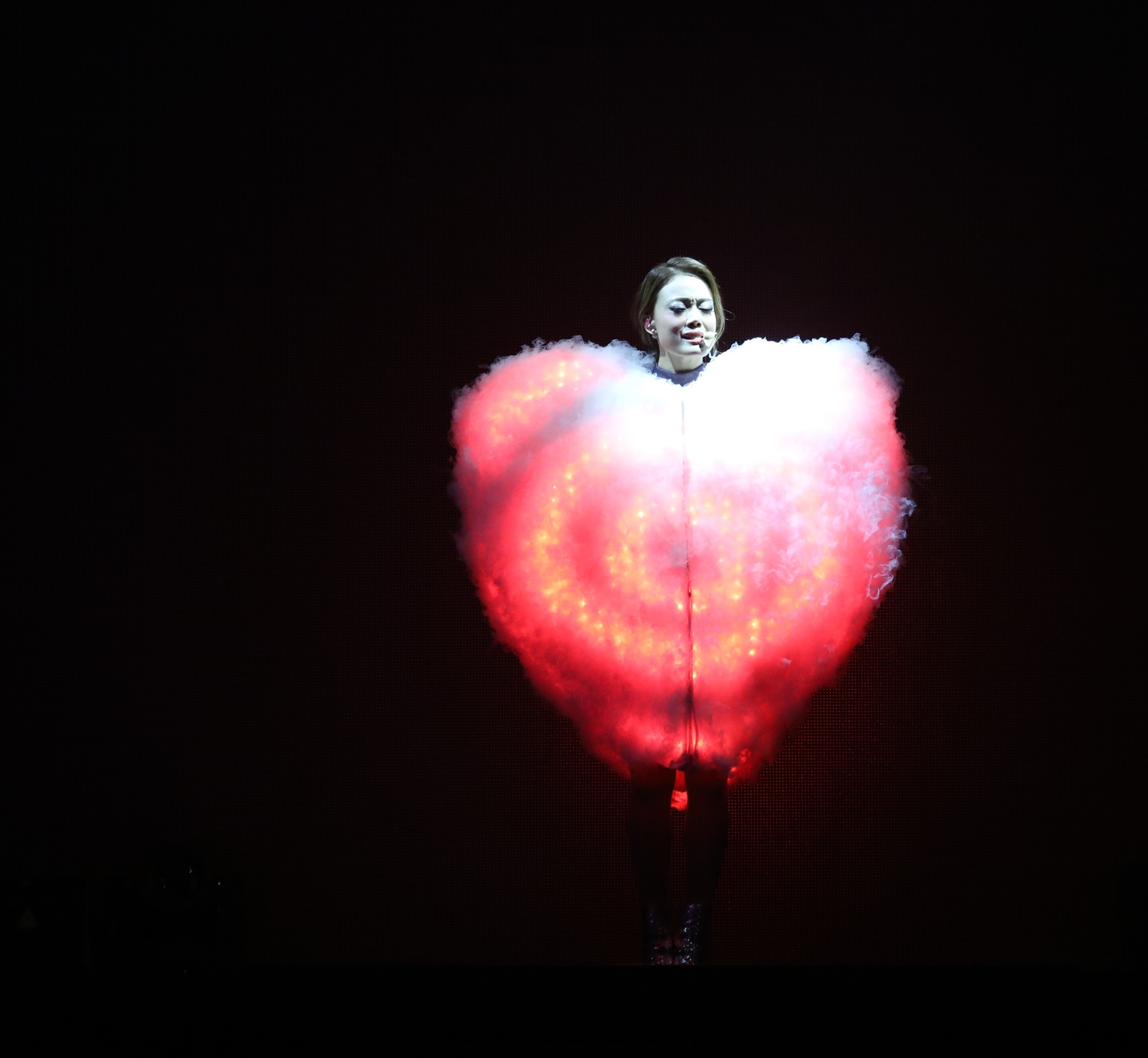 频爆金句自侃黎明上身  容祖儿泪谢粉丝耐心等2年