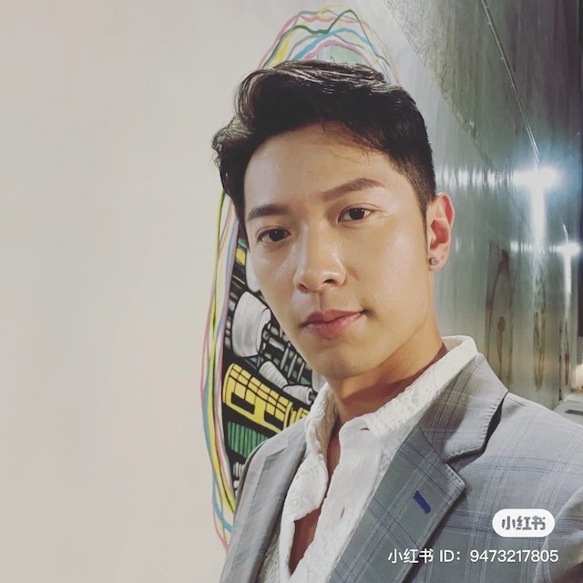 高钧贤晒与男密友贴身亲密照 网惊问“官宣恋情?”