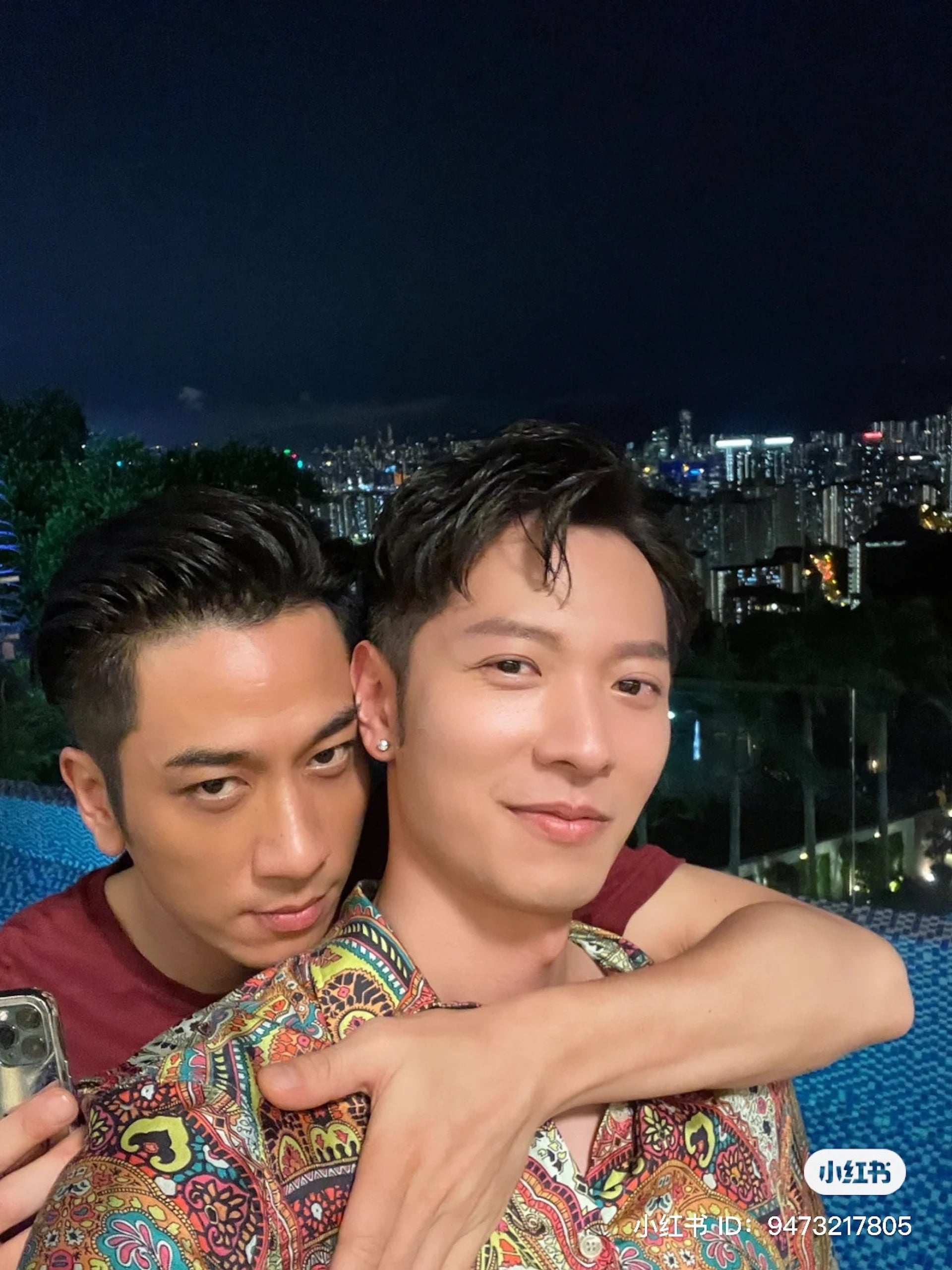 高钧贤晒与男密友贴身亲密照 网惊问“官宣恋情?”