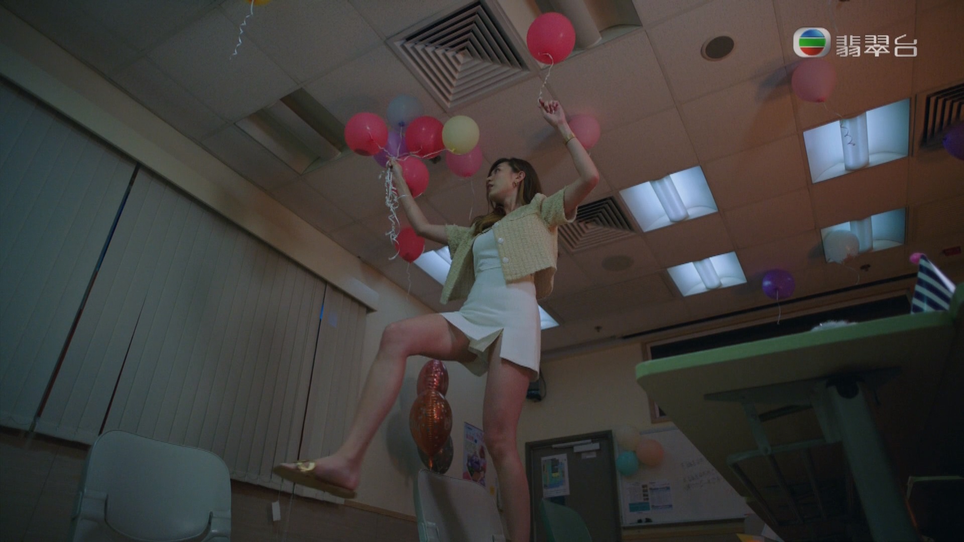 黄嘉雯情挑林敏骢再献吻 《下流》被吐槽拍摄仿AV	