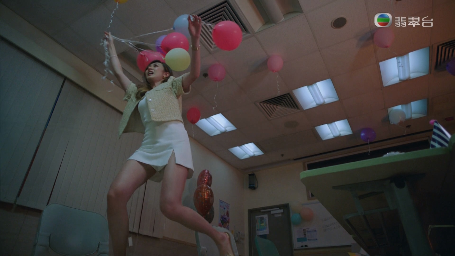 黄嘉雯情挑林敏骢再献吻 《下流》被吐槽拍摄仿AV	