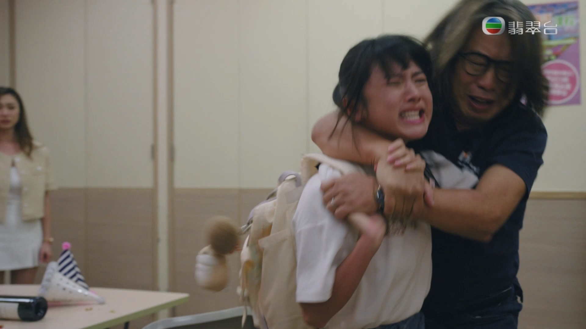 黄嘉雯情挑林敏骢再献吻 《下流》被吐槽拍摄仿AV	