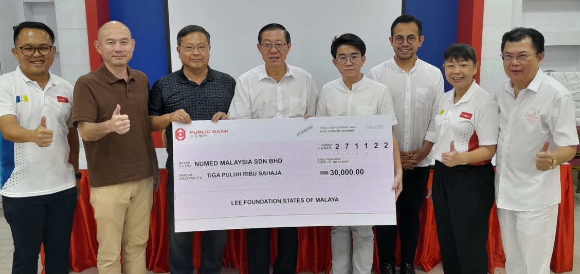 (全国版)李氏基金会拨3万董事筹募7万,助槟王博胜解决10万学费