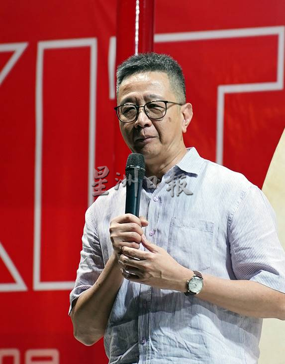 （古城封面主文）提名后首个黄金周日，希盟战车及佳果造势千人出席，为竞选期“战斗”拉开序幕
