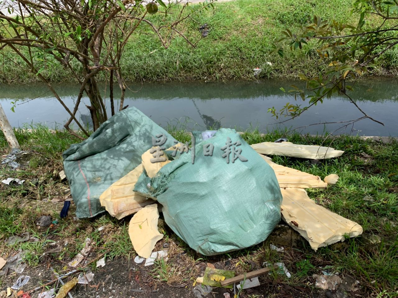 玛琳挂布条仍淹3次 州政府仍无动于衷