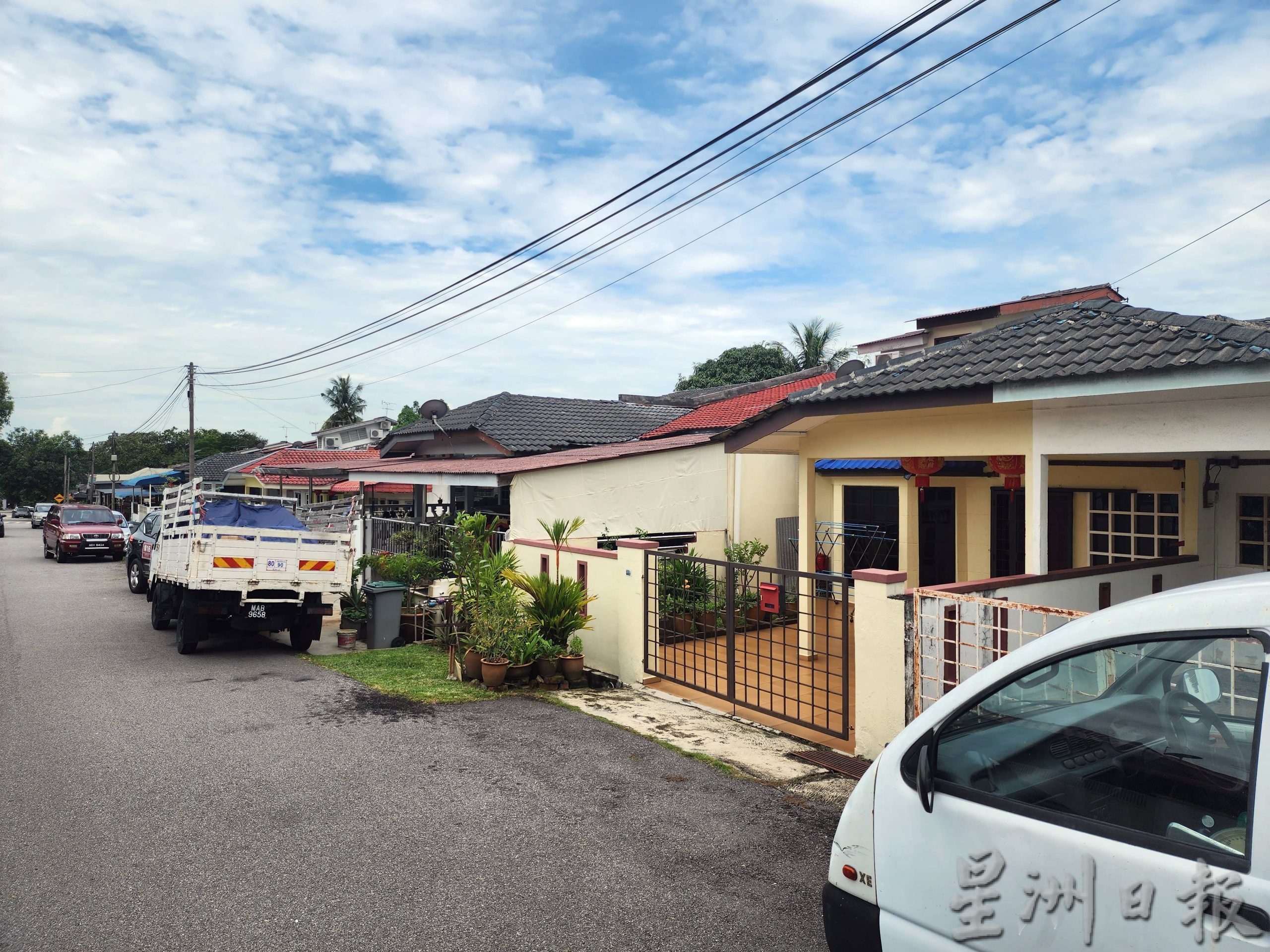 (古城版)国花花园达利亚2路4住家沟渠崩塌导致地底水土流失,地板已出现裂缝