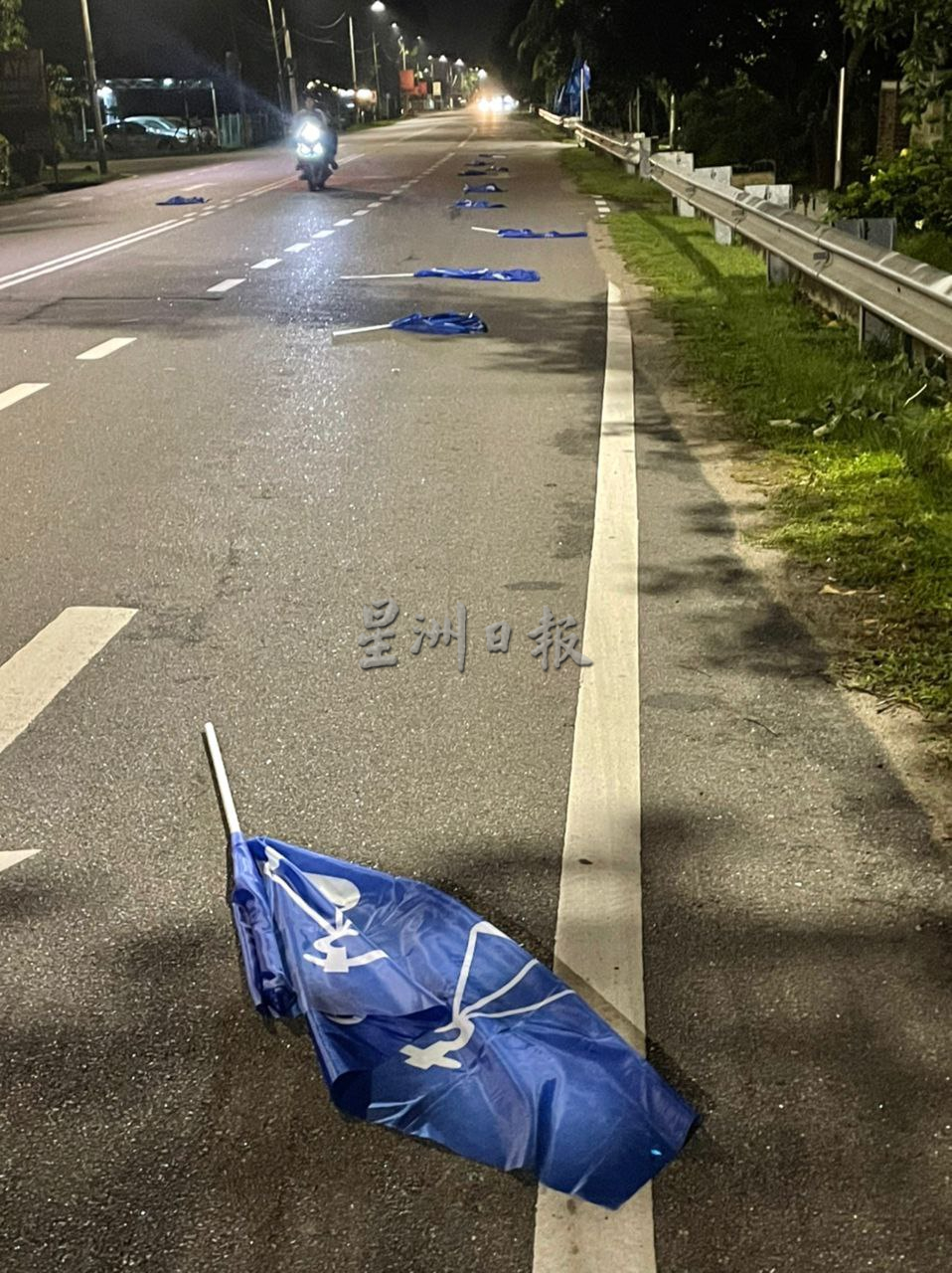 (古城第五版主文)甲市区国阵旗帜被拆、旗杆被折断