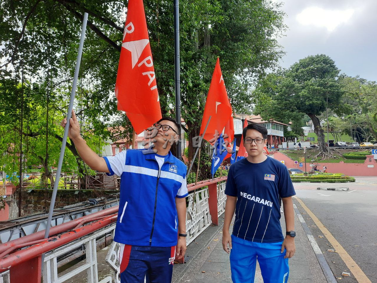 (古城第五版主文)甲市区国阵旗帜被拆、旗杆被折断