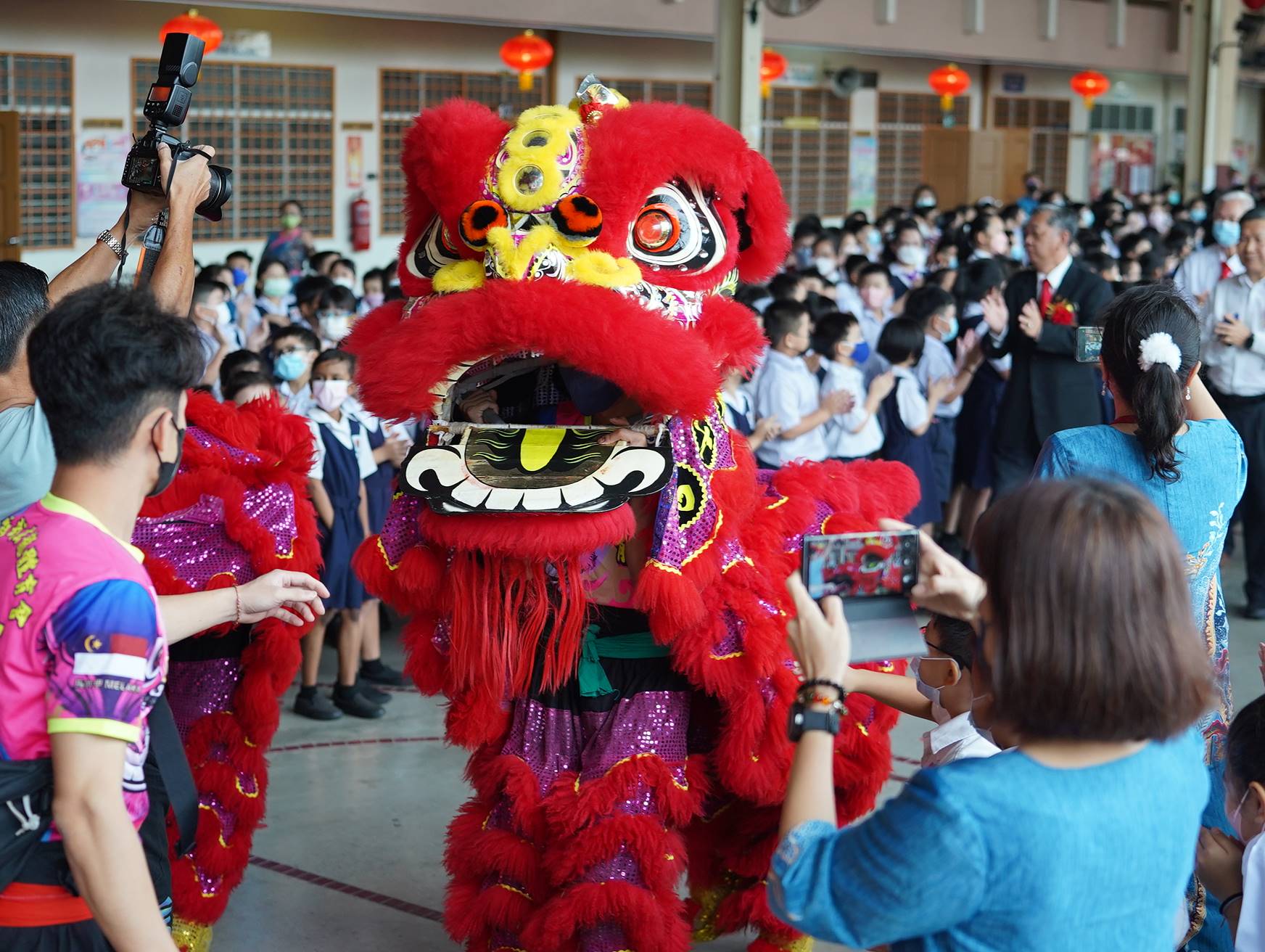 （古城第四版主文）培二校庆，精彩演出、植树、打卡角落落成、乒乓室命名仪式等，为该校增添新气象