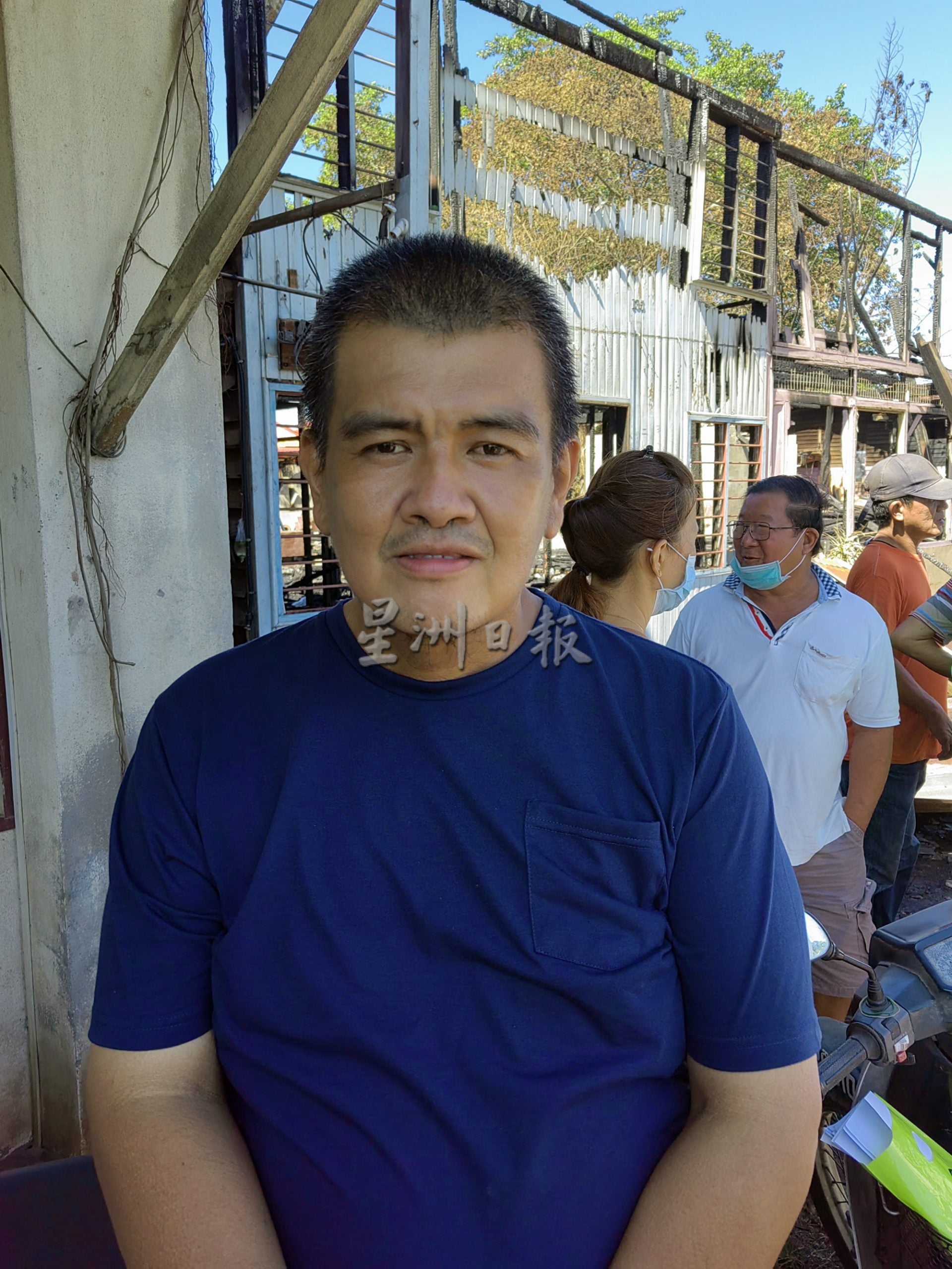 (大北马)心痛!老街场关帝庙附近6木屋被烧,连嫁女嫁妆也烧毁!