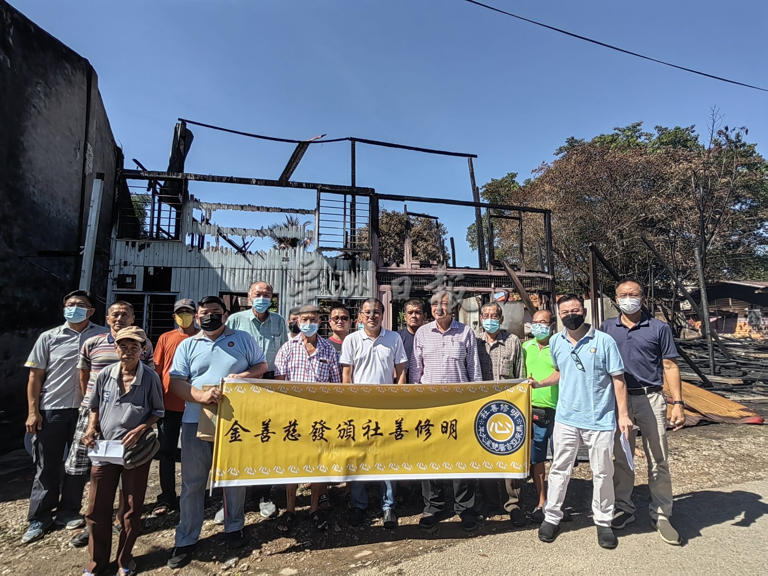 (大北马)心痛!老街场关帝庙附近6木屋被烧,连嫁女嫁妆也烧毁!