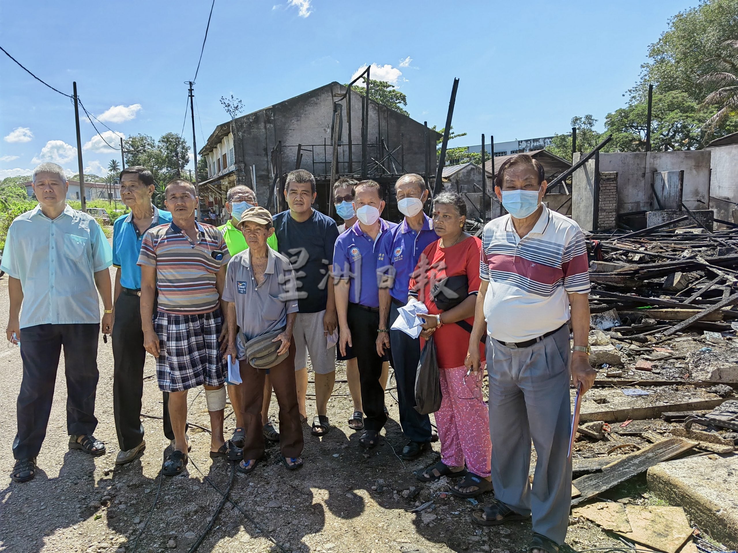 (大北马)心痛!老街场关帝庙附近6木屋被烧,连嫁女嫁妆也烧毁!