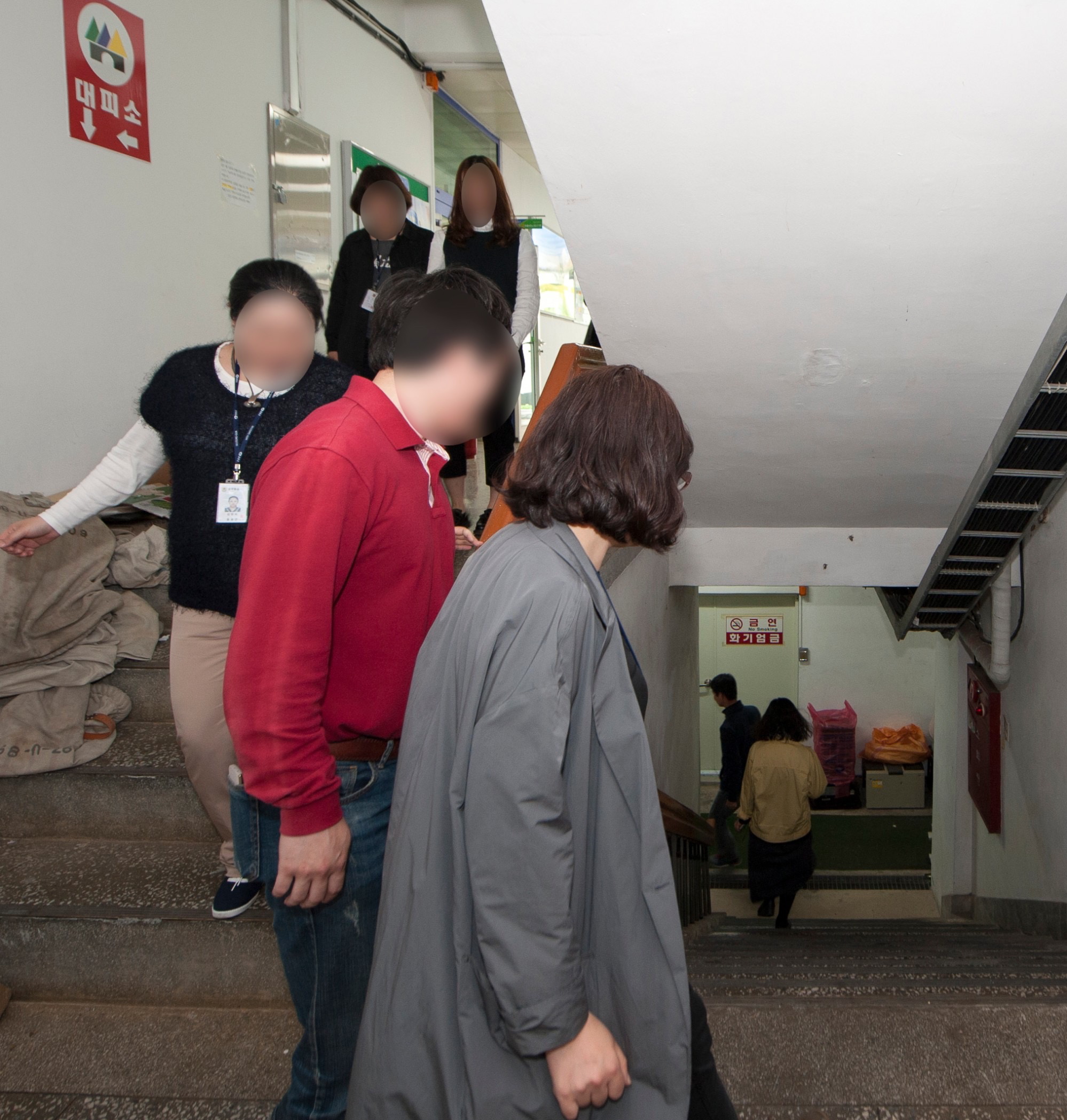 (头)朝鲜射18导弹 韩罕发空袭警报