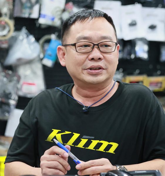 白手起家开摩托车行 老板退休后赠老员工百万股权