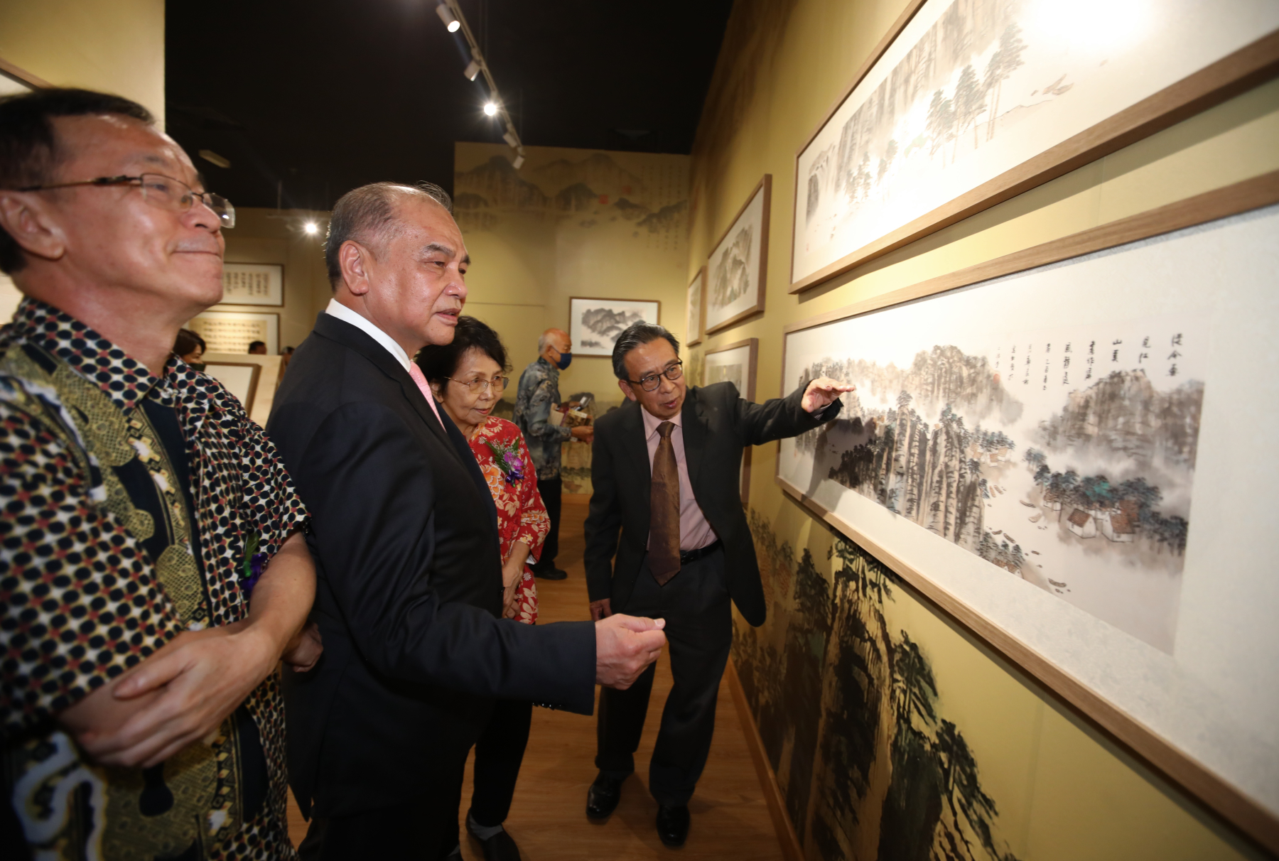 （已签发）国：配合庆祝南方大学学院47周年校庆，郑良树教授书画珍藏馆开幕