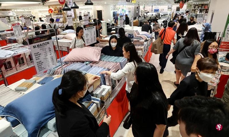 (已签发)柔:狮城二三事:“黑五”旋风来袭 公众请假抢购商品