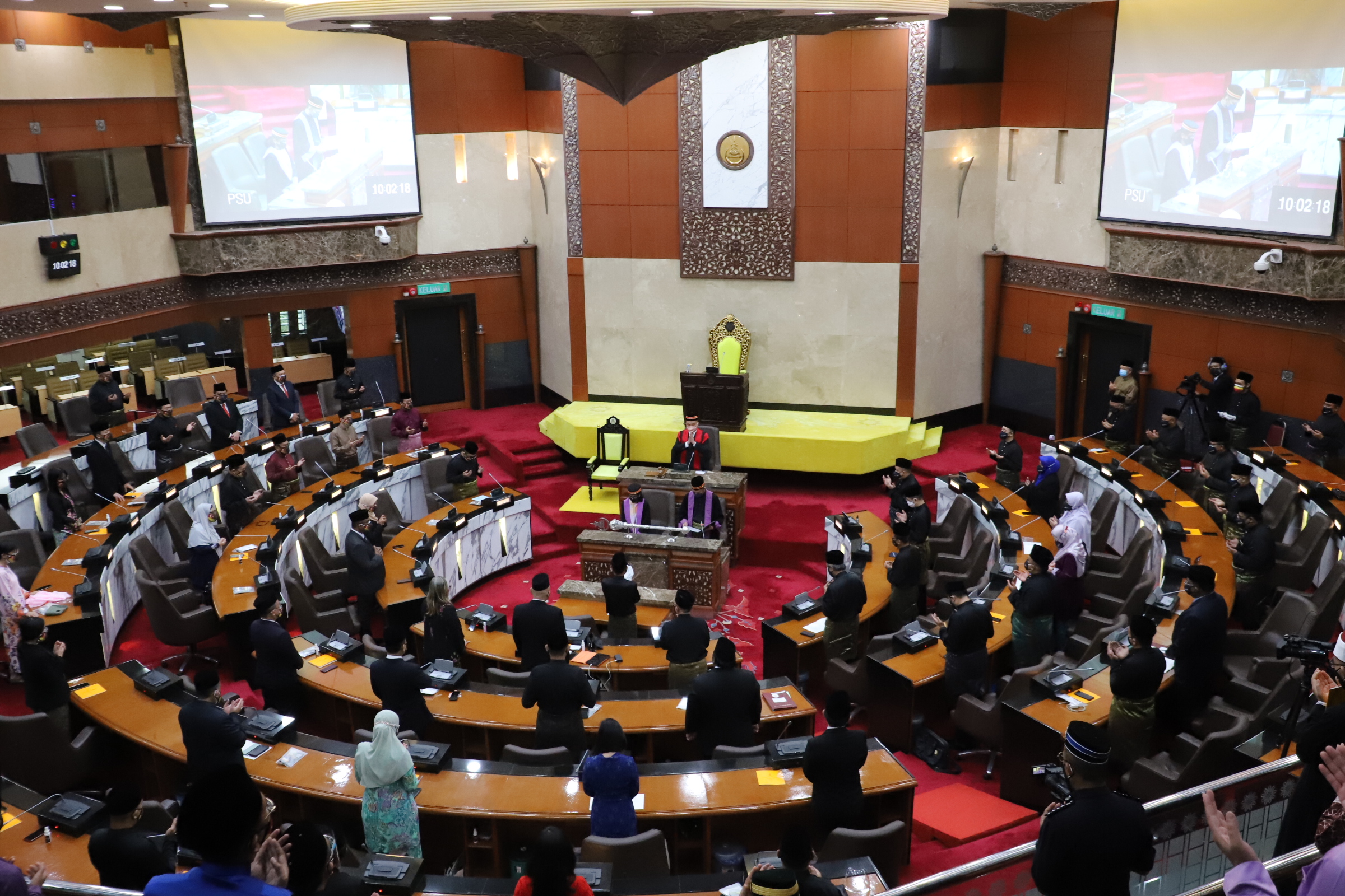 (早报可头)大都会/雪州议会先呈通过反跳槽法案