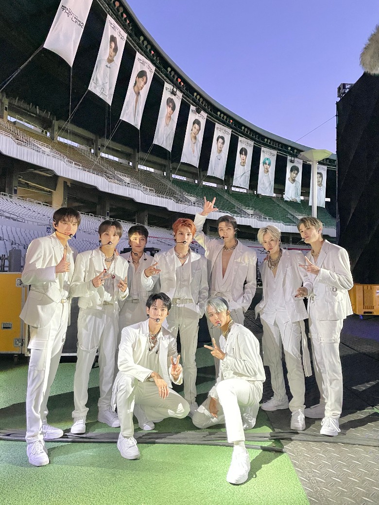 NCT 127收炸弹攻击恐吓照开唱 摇滚区爆推挤30人昏倒急腰斩