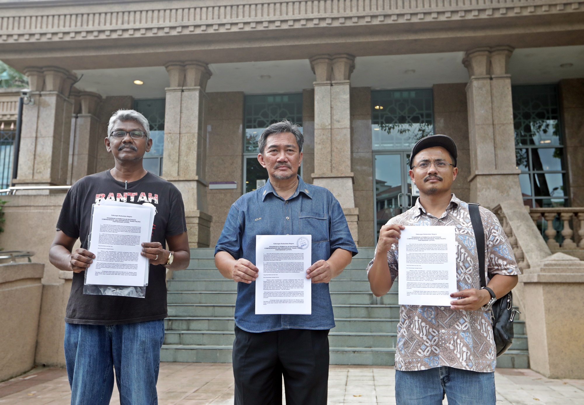 NGO提呈MOU给予安华