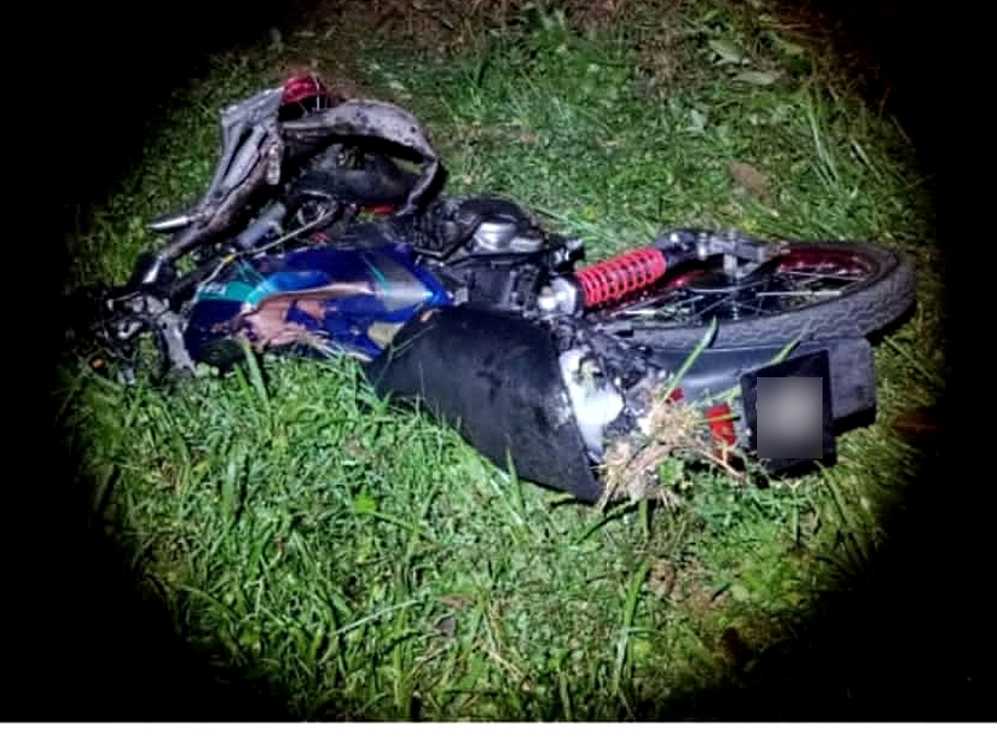 NS马口:轿车超车时与摩托相撞,两名骑士当场死亡