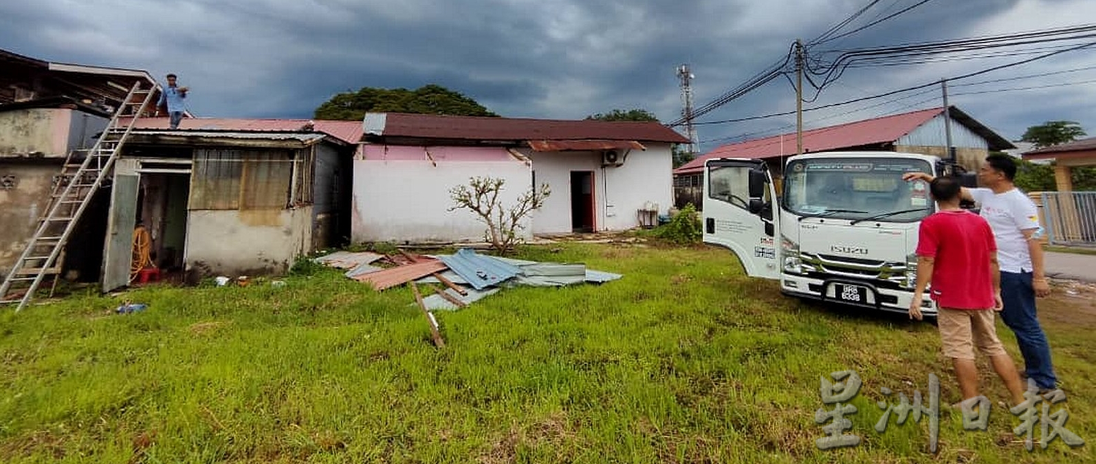 NS马口:马口16日下午风灾,甘榜英达10余间家屋顶锌板被掀开