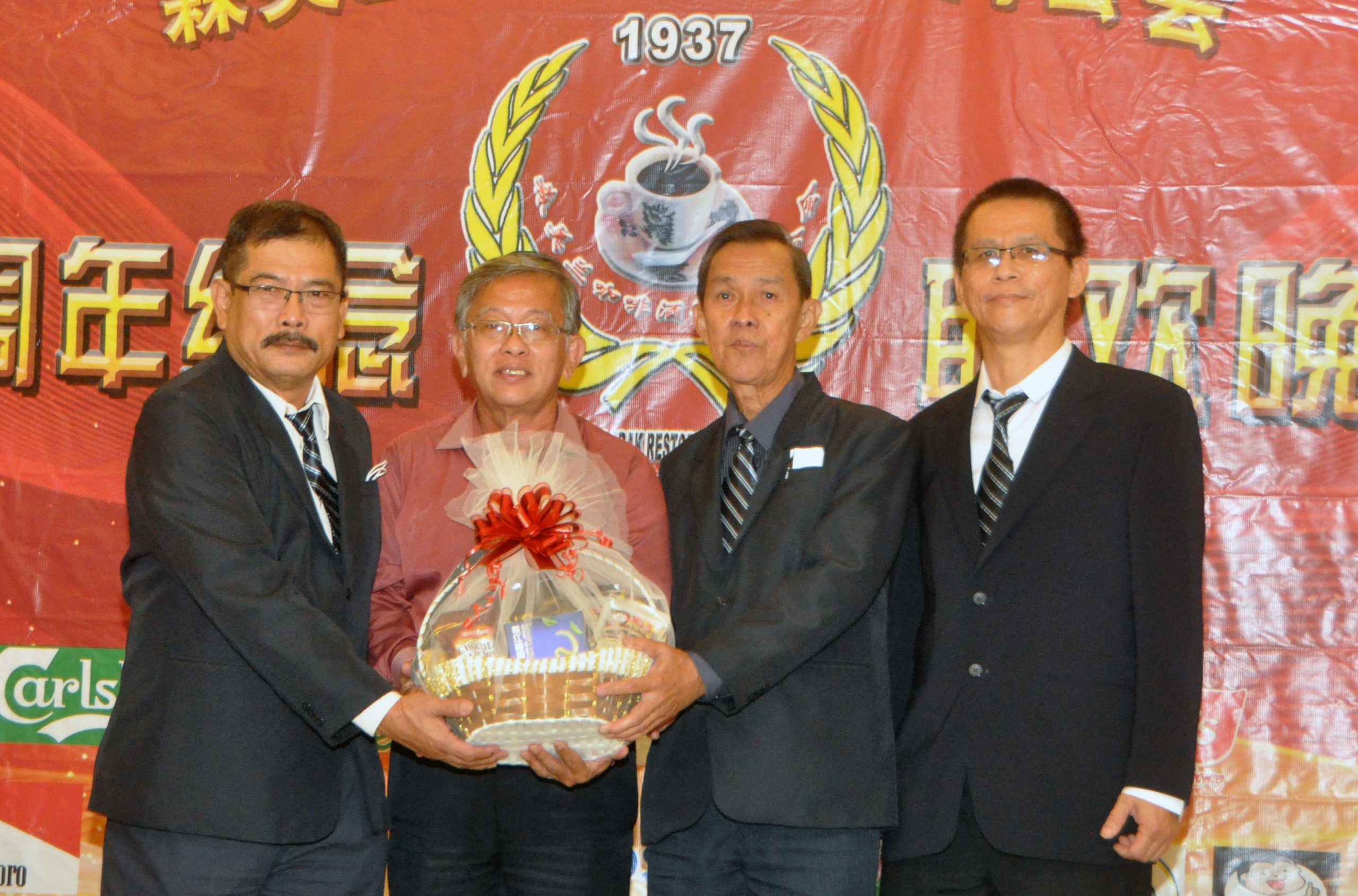 p3芙蓉/森咖啡酒餐旅商公会85周年,周世扬强调不拉票但带领与会者高喊“Kita Boleh”口号