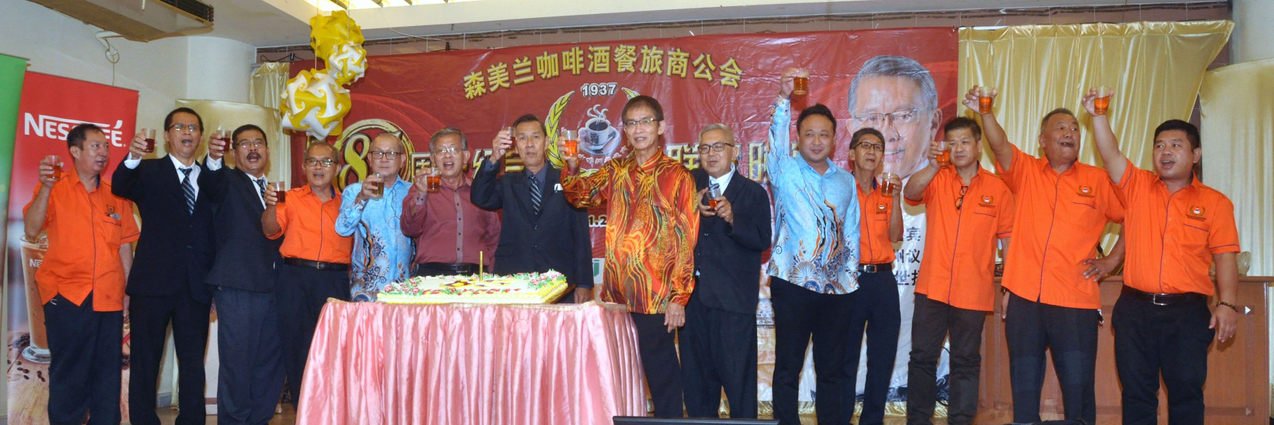 p3芙蓉/森咖啡酒餐旅商公会85周年,周世扬强调不拉票但带领与会者高喊“Kita Boleh”口号