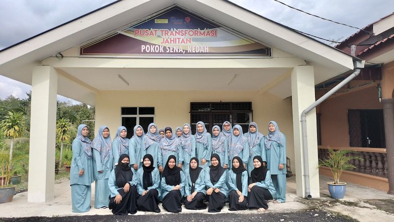 RM40本钱起家 现月入3万 女企业聘27员工缝头巾批发