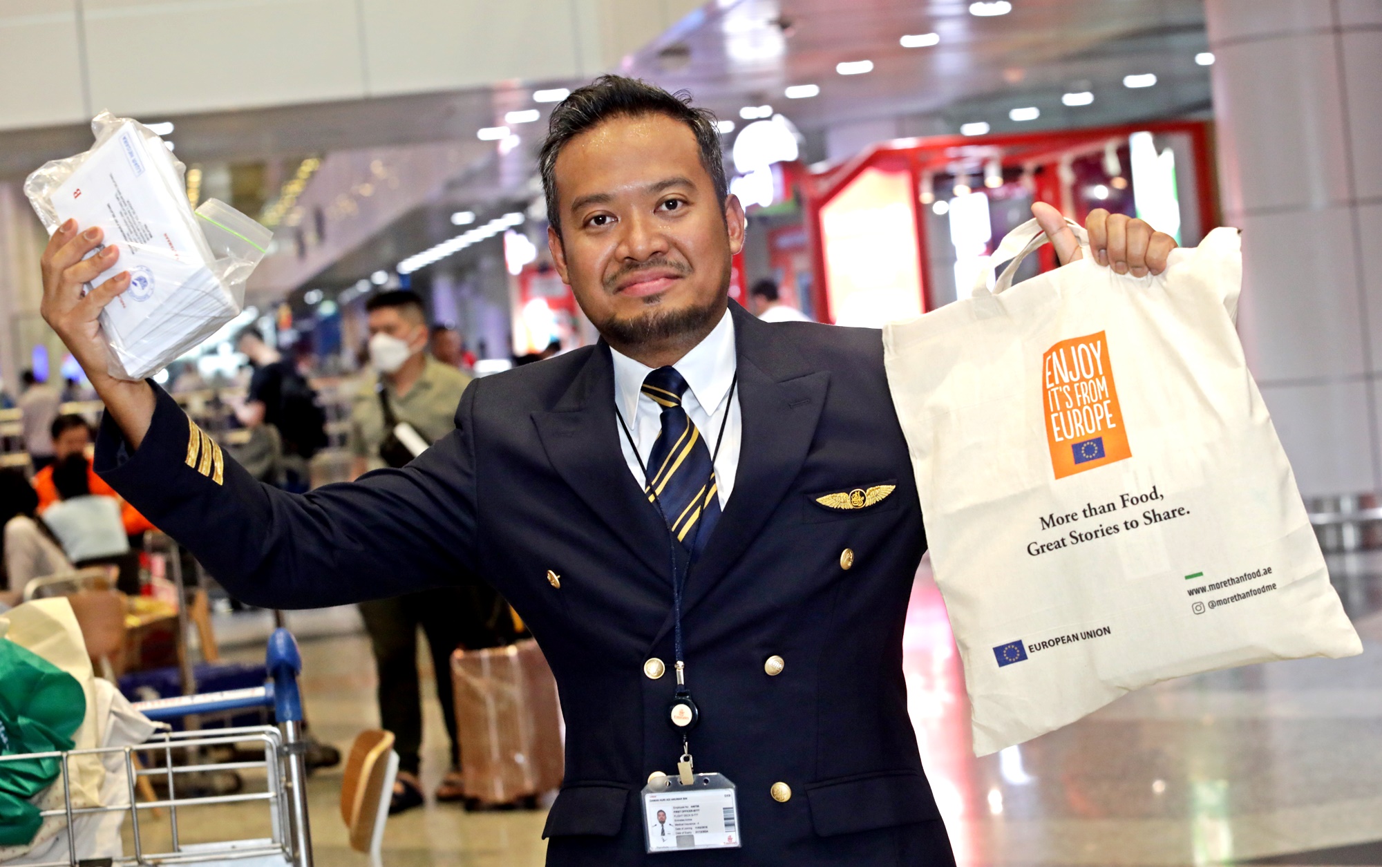 VoteMalaysia机场接收邮寄选票 2天收至少5000份。