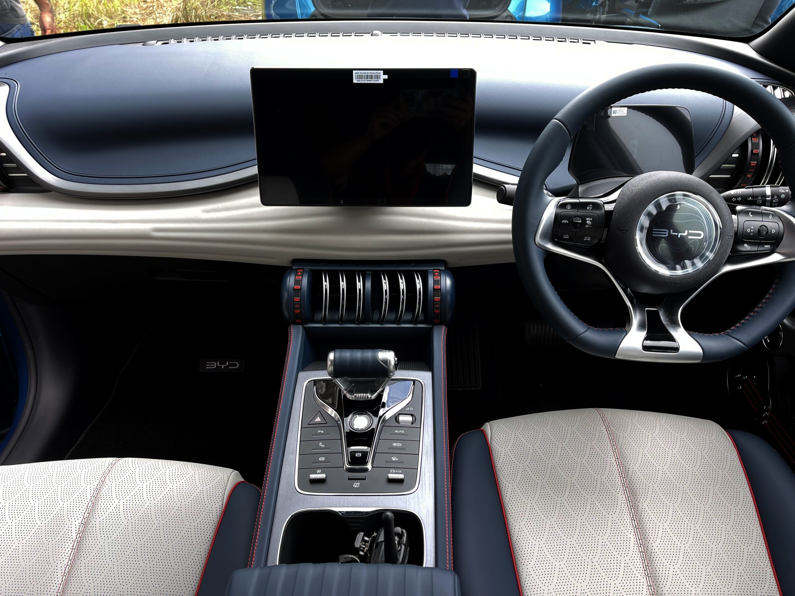 1/2 我国迎来首款比亚迪(BYD)品牌电动汽车!