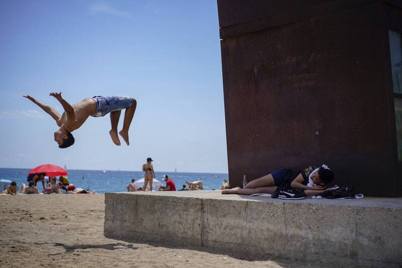 161人同时后空翻! 日本打破健力士世界纪录