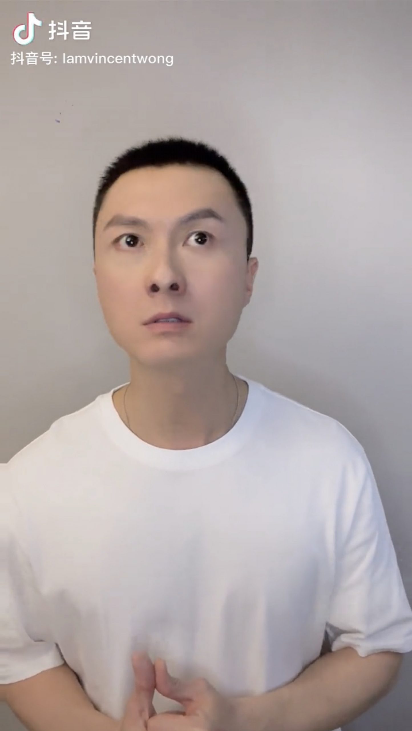 39岁王浩信拍片宣传新剧 网民认不出:像网红脸