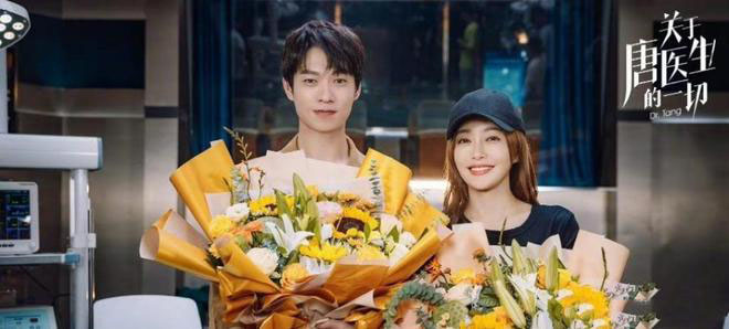 43岁秦岚爆恋33岁魏大勋   情侣帽泄蜜