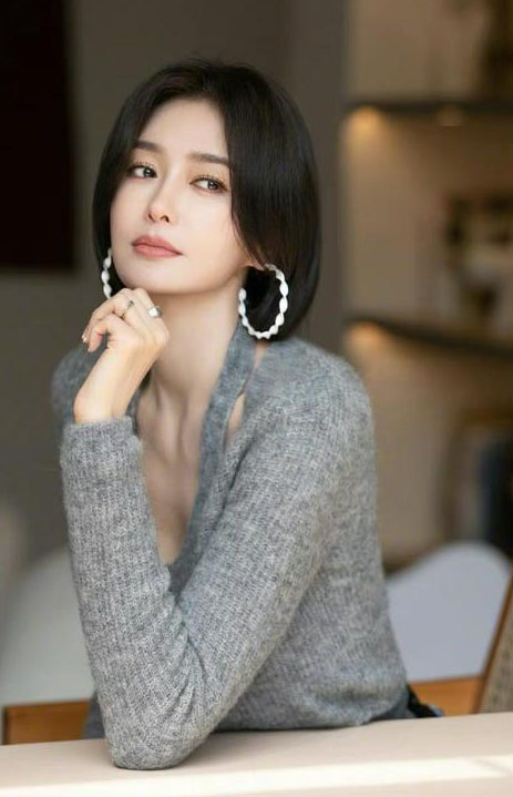 43岁秦岚爆恋33岁魏大勋   情侣帽泄蜜