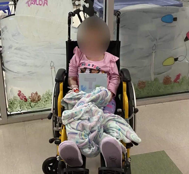 4岁儿遭男友头塞马桶溺死 母见死不救还帮埋尸