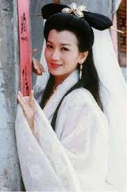 69岁赵雅芝露性感锁骨 完美身材网民看傻眼