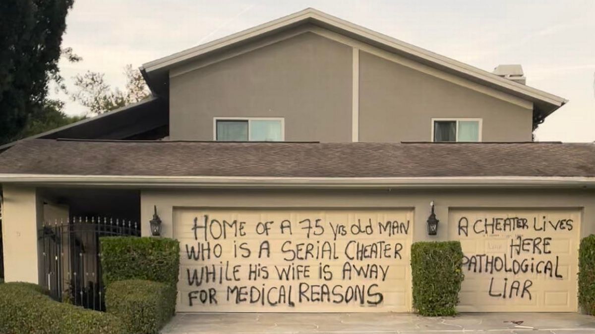 75岁还一直偷吃！男子家门遭喷漆报复