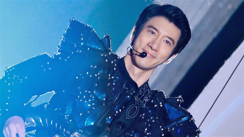 “哪怕只有1个人也要唱”  王力宏下月赌城复工