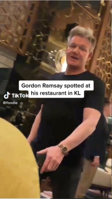 “地狱厨师”现身大马店 网民偶遇呼“不虚此行”