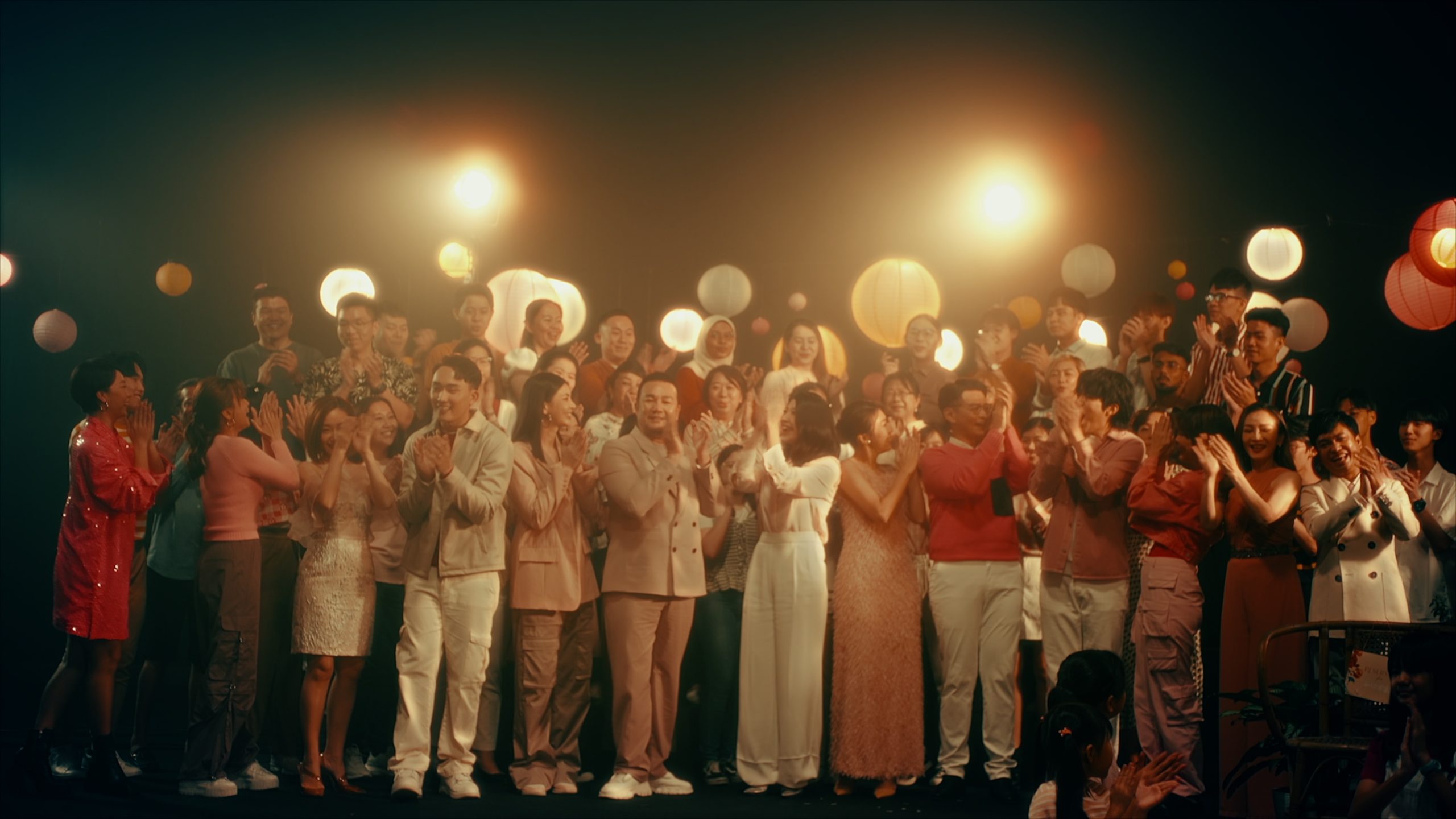 《如约回家》百人合唱盼回家团聚 吴家润《一起来过新年》挑战高难度