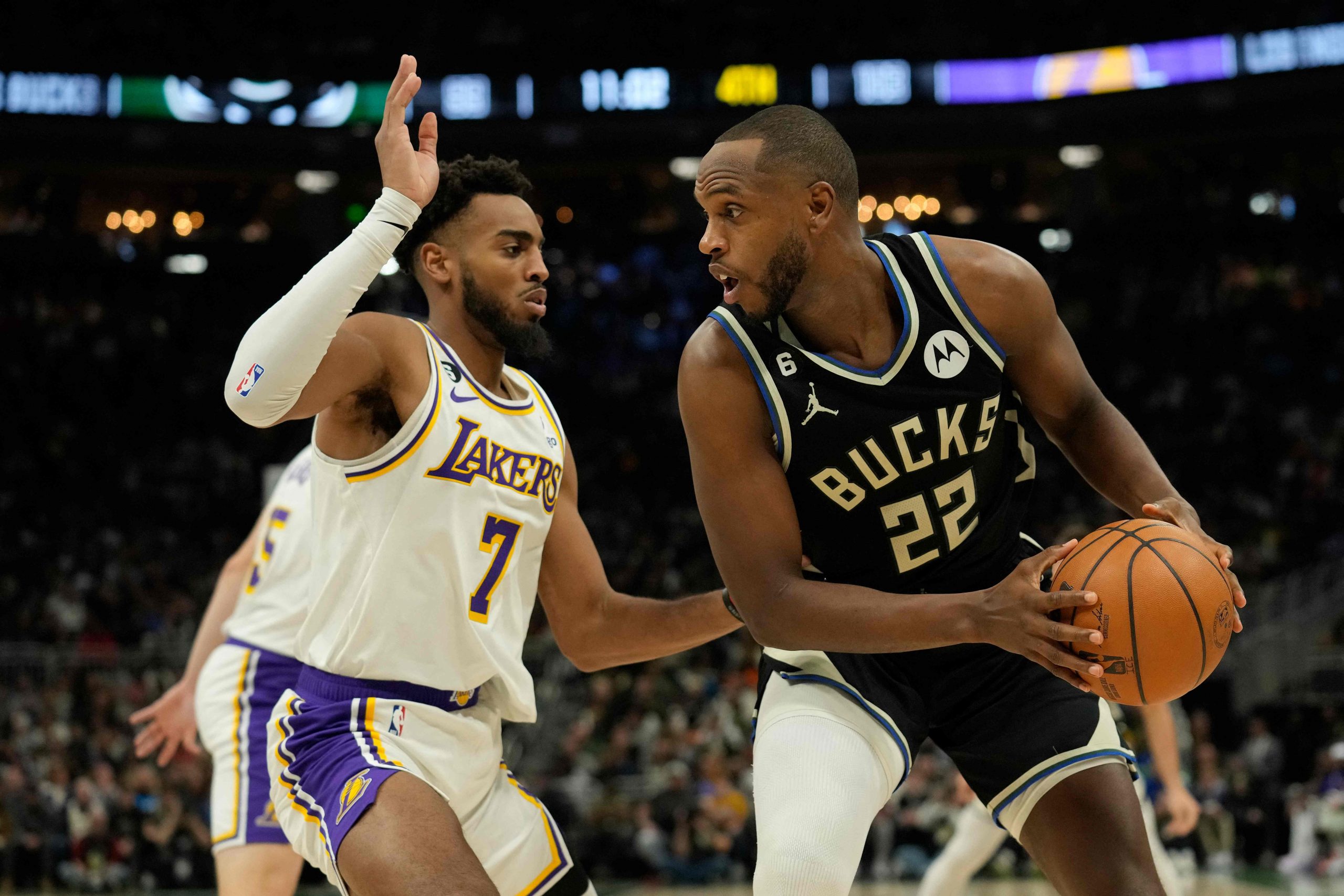 三巨头发威 湖人勇挫公鹿