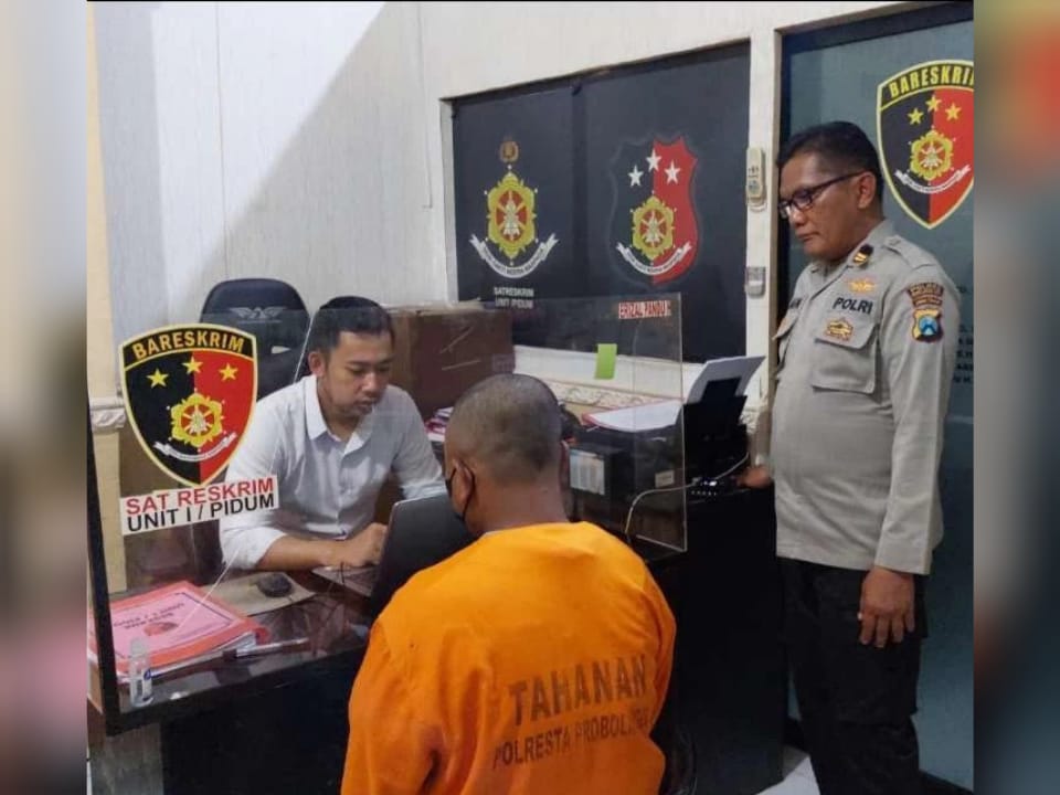 不满骑摩托载妻逛夜市 醋夫镰刀杀死堂兄弟