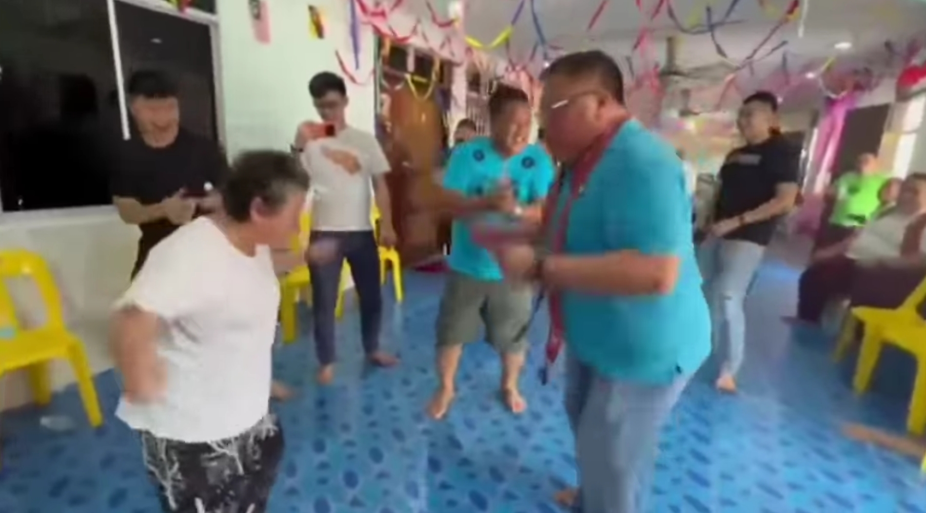 专注工作推动旅游 张庆信自我调侃:“不是摇摆跳舞时候了”