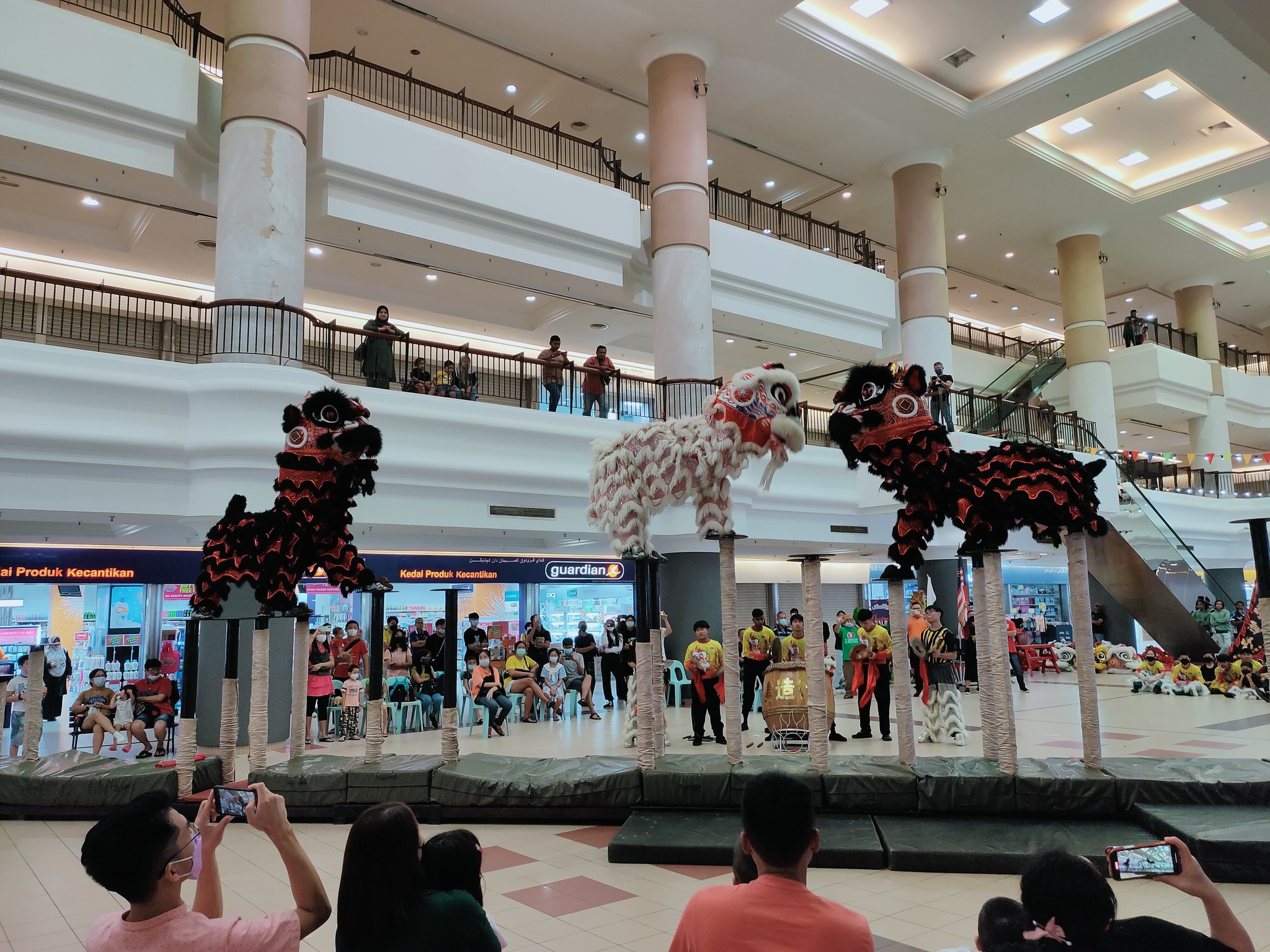 关丹建造行武术醒狮团办青少年杯传统南狮赛，提供平台观摩狮艺。