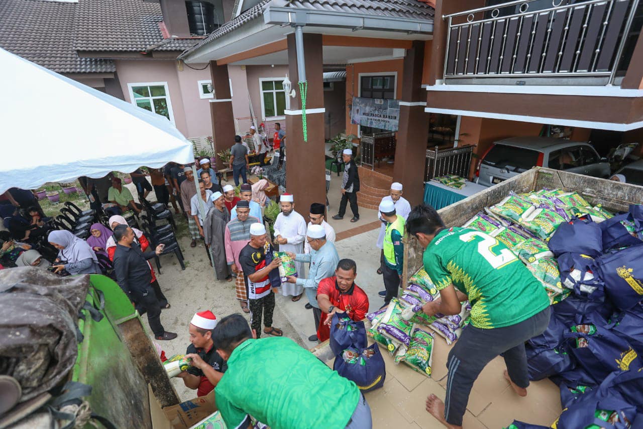 东：吉兰丹州务大臣拿督阿末耶谷感谢救灾人员，在水灾期间尽忠职守。