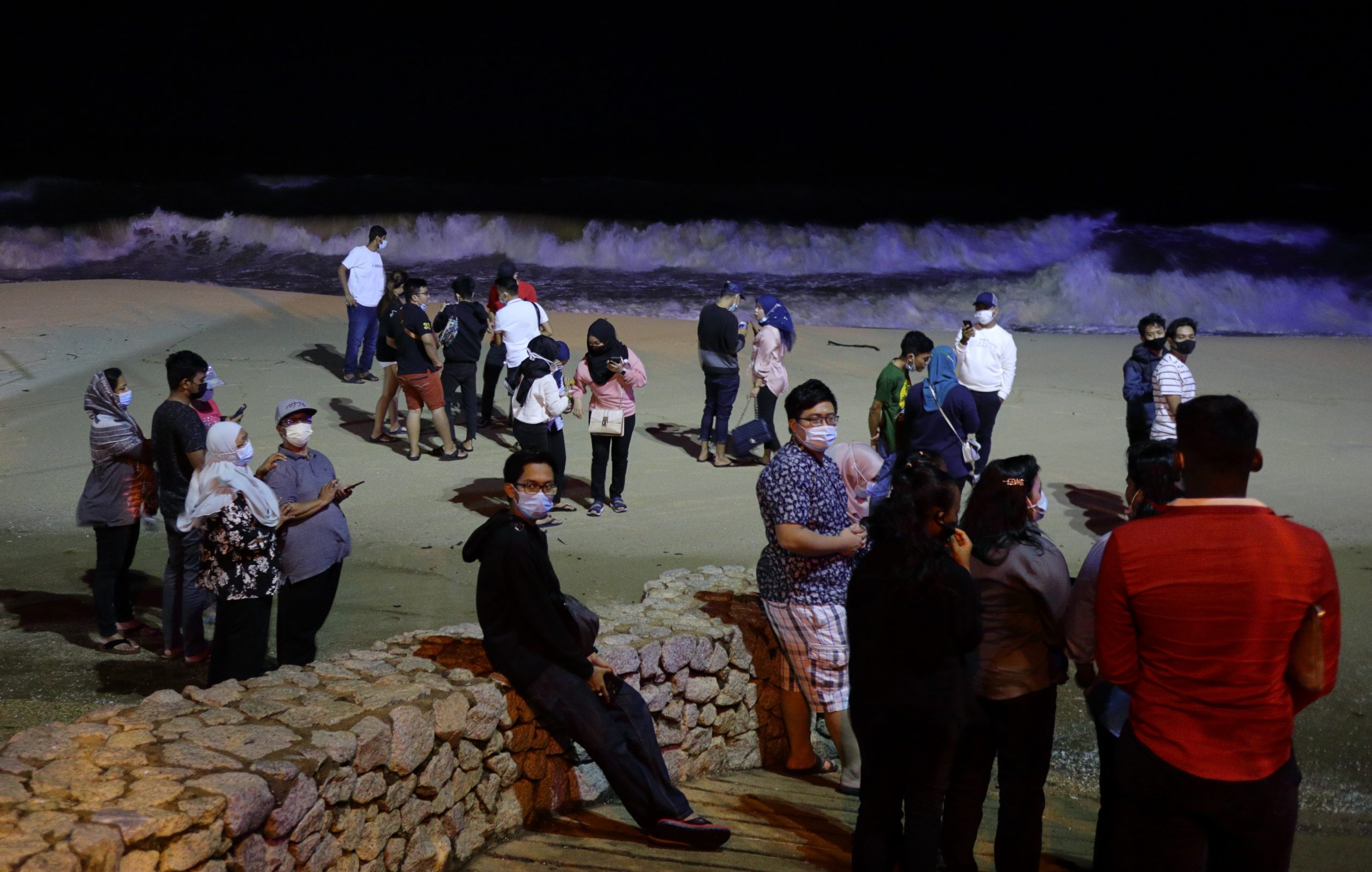 东:张文源:潮汐表显示平安夜前大涨潮,若遇上长命雨恐引发大水灾。