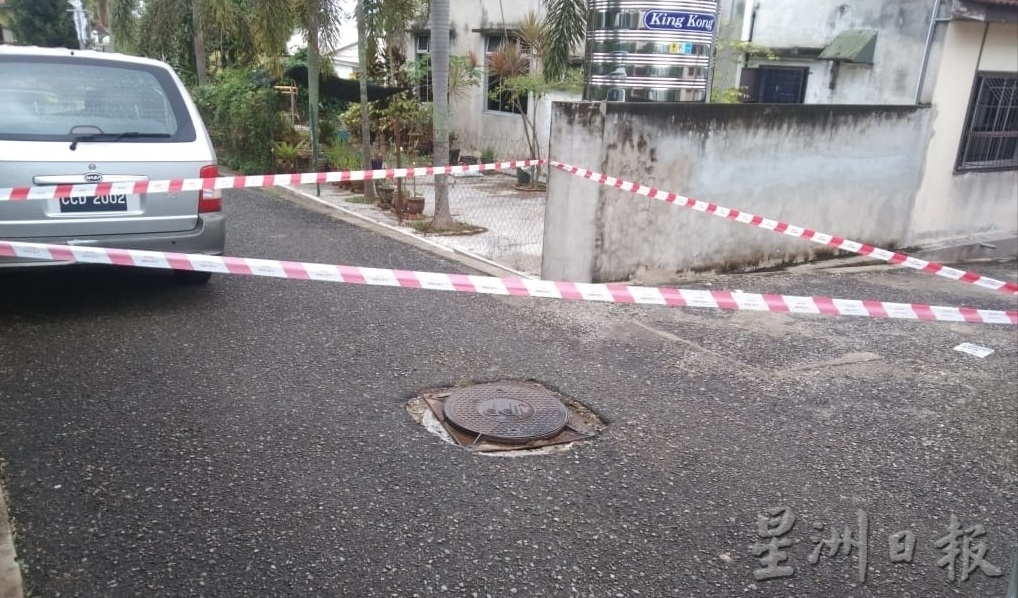 东:文德甲马化英达花园7路巷路排污系统沟盖脱落,露出大洞口,还发出臭味飘向民宅。