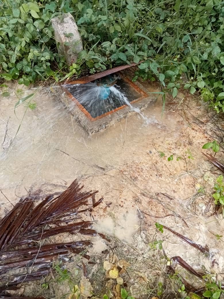 东:水管爆裂