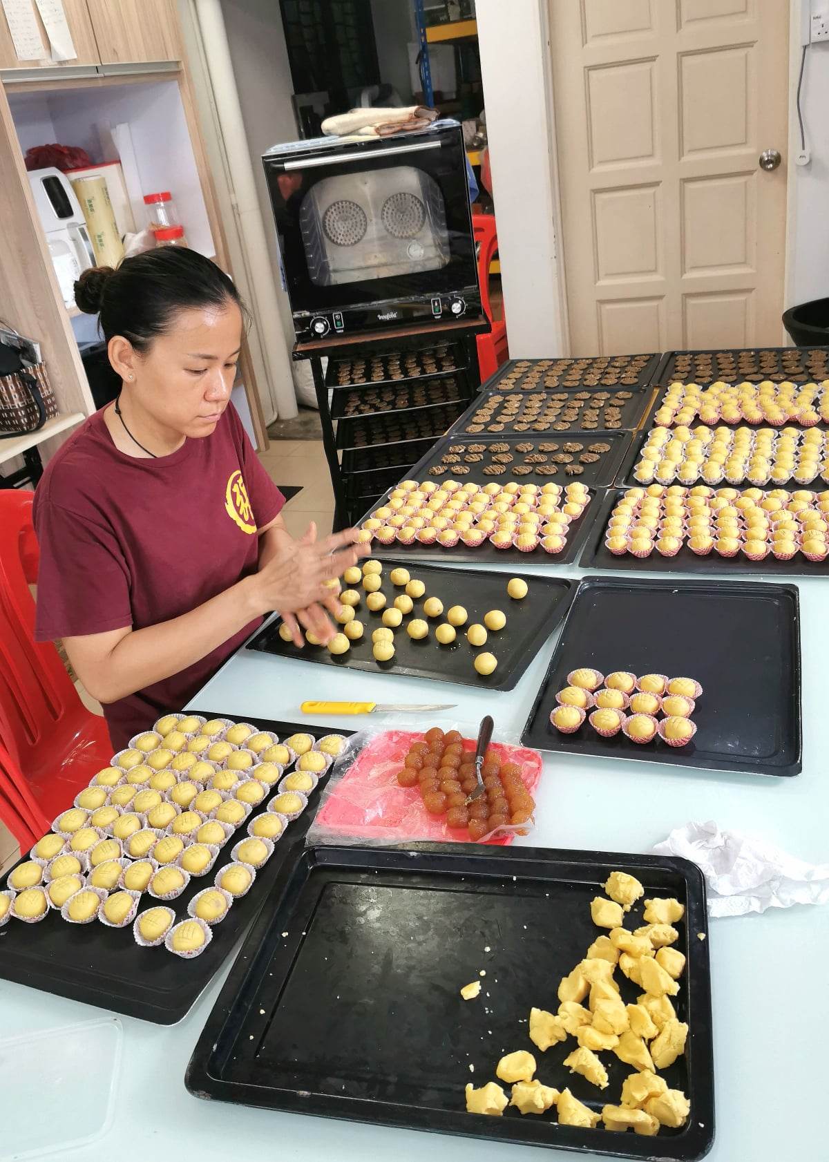 东：购买年饼开始售价微涨不影响买气